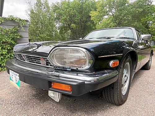 A close up of the driver's side headlight on Steve Van Vlaenderen's 1988 Jaguar XJS convertible. Each headlight has a washer arm and spray nozzle. (Michele McDougall/The Brandon Sun)
