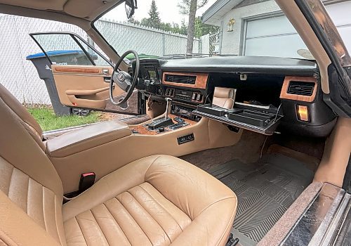 The interior of Steve Van Vlaenderen's 1988 Jaguar XJS convertible, V-12. (Michele McDougall/The Brandon Sun)
