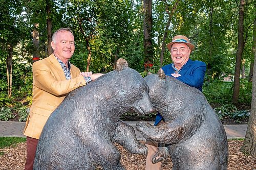 BROOK JONES / FREE PRESS
Graeme Sifton (right), who is the great-grandson of former Winnipeg Free Press owner Clifford Sifton, is all smiles as he is pictured in front of the Twin Bears statue with Jay Martin as they attend A Picnic in Provence - Garden Party 2024 at the Leo Mol Sculpture Garden at Assiniboine Park in Winnipeg, Man., Wednesday, Aug. 28, 2024. The annual fundraiser supports the Assiniboine Park Conservancy and this year's event included 500 guests.