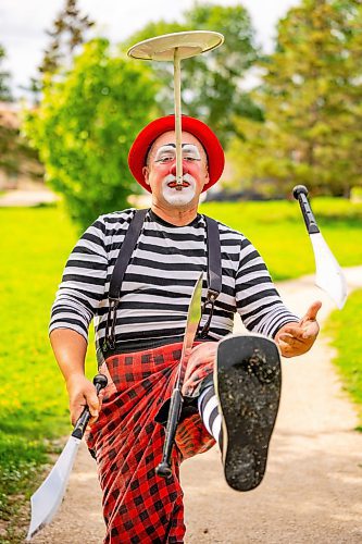 NIC ADAM / FREE PRESS
Charles Lauder aka Sleepy the Clown, pictured doing a trick at John H Coulter Park Thursday, is celebrating his 30th season clowning around this summer.
240829 - Thursday, August 29, 2024.

Reporter: AV Kitching