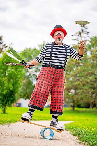 NIC ADAM / FREE PRESS
Charles Lauder aka Sleepy the Clown, pictured doing a trick at John H Coulter Park Thursday, is celebrating his 30th season clowning around this summer.
240829 - Thursday, August 29, 2024.

Reporter: AV Kitching