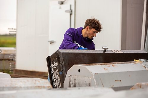 BROOK JONES ./ FREE PRESS
Ezra Kleinsasser, 18, who is the son of Danny Kleinsasser, ckecks a do it yourself cooker as he is pictured at the family operation of Danny's Whole Hog Barbecue &amp; Smokehouse family's is at 12045 PTH 67 in the RM of Rockwood, Man., Thursday, Aug. 29, 2024.