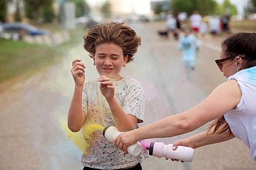 29082024
Janelle Boyd with PSP Shilo covers runner Emerson Telfer with coloured powder during the CFB Shilo Fun Run 2024 hosted by CFB Shilo Community Recreation and the Shilo Military Family Resource Centre. Donations were taken for cancer research as part of the run and a free barbecue was served after. 
(Tim Smith/The Brandon Sun)