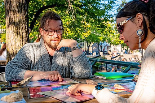 NIC ADAM / FREE PRESS
Shyla Niemi helps teach Matthew Turnbull some Cree and Ojibwe at the free &quot;language tables&quot; offered Wednesday through Friday evenings at the Forks.
240828 - Wednesday, August 28, 2024.

Reporter: Jen Zoratti