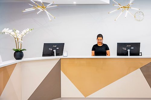 NIC ADAM / FREE PRESS
Receptionist Gagan Bhullar works behind the counter at Almond Nail Bar&#x2019;s flagship store in St. Vital, which is its biggest yet.
240830 - Friday, August 30, 2024.

Reporter: Gabby