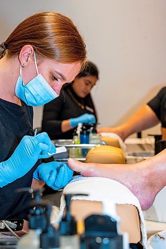 NIC ADAM / FREE PRESS
Nail tech Mariia Mykhailova gives a pedicure to Tifany Hapkin at Almond Nail Bar&#x2019;s flagship store in St. Vital.
240830 - Friday, August 30, 2024.

Reporter: Gabby