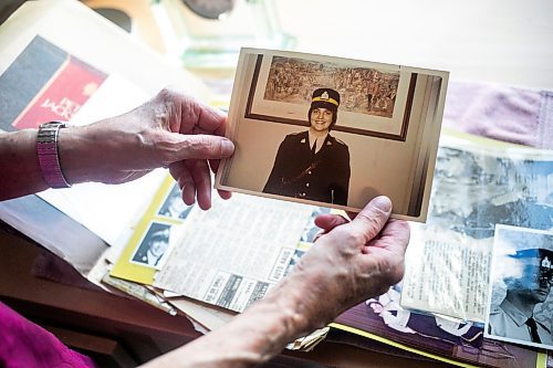 MIKAELA MACKENZIE / WINNIPEG FREE PRESS

Carol Briggs, one of the first female RCMP officers, holds a photo of herself from 1975 (just after she&#x564; completed her training) on Friday, Aug. 30, 2024. The RCMP is celebrating 50 years since the first female RCMP officers graduated from their program.

For Jura story.
Winnipeg Free Press 2024