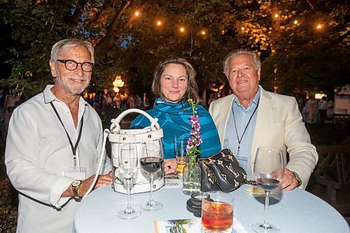 BROOK JONES / FREE PRESS
From Left: FP Canadian Newspapers LTD., General Partner Bob Silver, Fort Rouge-East Fort Garry city councillor Sherri Rollins and Simon Waller are pictured attend A Picnic in Provence - Garden Party 2024 at the Leo Mol Sculpture Garden at Assiniboine Park in Winnipeg, Man., Wednesday, Aug. 28, 2024. The annual fundraiser supports the Assiniboine Park Conservancy and this year's event included 500 guests.