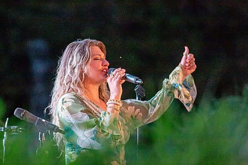 BROOK JONES / FREE PRESS
Singer Sheena Rattai of Big City All Star Band gives thums up as she performs during A Picnic in Provence - Garden Party 2024 at the Leo Mol Sculpture Garden at Assiniboine Park in Winnipeg, Man., Wednesday, Aug. 28, 2024. The annual fundraiser supports the Assiniboine Park Conservancy and this year's event included 500 guests.