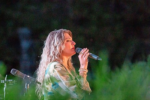 BROOK JONES / FREE PRESS
Singer Sheena Rattai of Big City All Star Band performs during A Picnic in Provence - Garden Party 2024 at the Leo Mol Sculpture Garden at Assiniboine Park in Winnipeg, Man., Wednesday, Aug. 28, 2024. The annual fundraiser supports the Assiniboine Park Conservancy and this year's event included 500 guests.