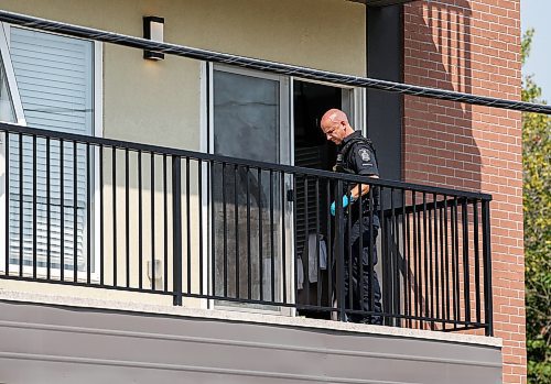 JOHN WOODS / FREE PRESS
Police investigate a scene at 153 Aubert St in Winnipeg Sunday, September 1, 2024. 

Reporter: jura