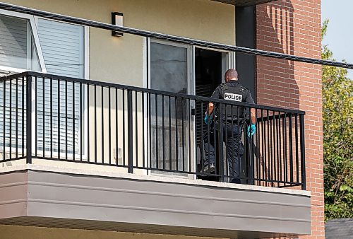 JOHN WOODS / FREE PRESS
Police investigate a scene at 153 Aubert St in Winnipeg Sunday, September 1, 2024. 

Reporter: jura