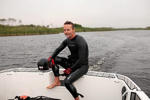 29082024
Casey Mommer sits on the back of the boat after a training session on the lake on a cool and foggy late-August morning. (Tim Smith/The Brandon Sun)