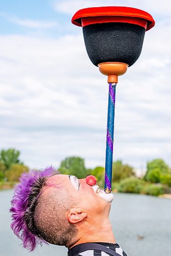 NIC ADAM / FREE PRESS
Charles Lauder aka Sleepy the Clown, pictured doing a trick at John H Coulter Park Thursday, is celebrating his 30th season clowning around this summer.
240829 - Thursday, August 29, 2024.

Reporter: AV Kitching