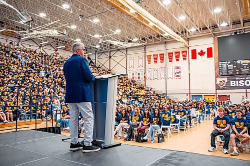 NIC ADAM / FREE PRESS
UofM President Michael Benarroch speaks to new students at the pep rally in the IG Athletic Centre at UofM during their fall orientation Tuesday.
240903 - Tuesday, September 03, 2024.

Reporter:?