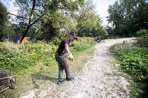 MIKAELA MACKENZIE / WINNIPEG FREE PRESS

Encampment resident Terry Johnsen explains where the police car hit the woman, who later died from her injuries, at Fort Rouge Park on Tuesday, Sept. 3, 2024. 

For Nicole story.
Winnipeg Free Press 2024