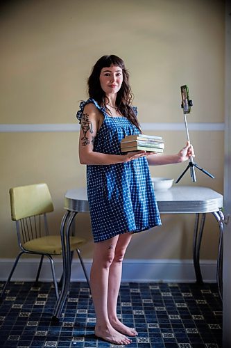 MIKE DEAL / FREE PRESS
Lauren Hower, a content creator in the global booktokers community at her home in Osborne Village.
Reporter: Ben Sigurdson
240903 - Tuesday, September 03, 2024.