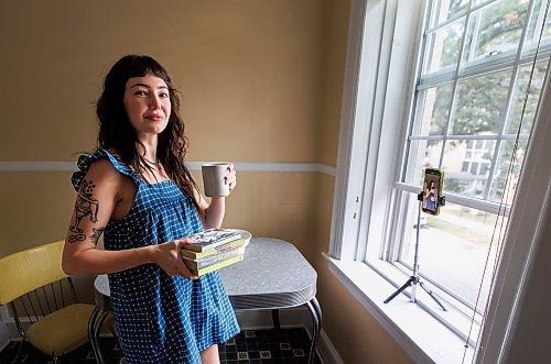 MIKE DEAL / FREE PRESS
Lauren Hower, a content creator in the global booktokers community at her home in Osborne Village.
Reporter: Ben Sigurdson
240903 - Tuesday, September 03, 2024.