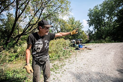 MIKAELA MACKENZIE / WINNIPEG FREE PRESS

Encampment resident Terry Johnsen points out where the police car hit the woman, who later died from her injuries, at Fort Rouge Park on Tuesday, Sept. 3, 2024. 

For Nicole story.
Winnipeg Free Press 2024