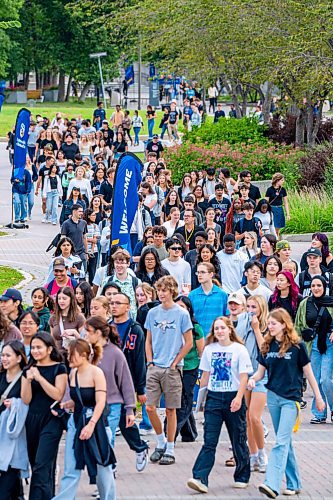 NIC ADAM / FREE PRESS
Hundreds of first-year students follow the herd towards a pep rally at the IG Athletic Centre during the UofM fall orientation Tuesday.
240903 - Tuesday, September 03, 2024.

Reporter:?