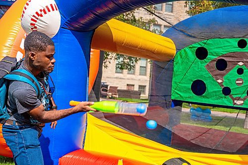 NIC ADAM / FREE PRESS
First year student Kai Ochei plays an inflatable baseball game at UofM during their fall orientation Tuesday.
240903 - Tuesday, September 03, 2024.

Reporter:?