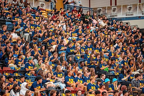 NIC ADAM / FREE PRESS
Hundreds of first-year students gather at UofM for their fall orientation Tuesday.
240903 - Tuesday, September 03, 2024.

Reporter:?