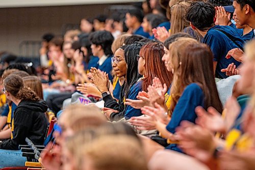 NIC ADAM / FREE PRESS
First year students cheer at the pep rally in the IG Athletic Centre at UofM during their fall orientation Tuesday.
240903 - Tuesday, September 03, 2024.

Reporter:?