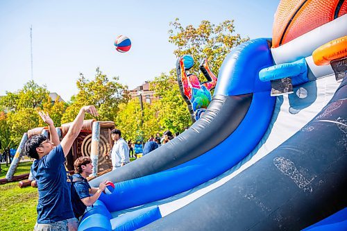 NIC ADAM / FREE PRESS
First year U1 student Marc Dinapilir plays an inflatable basketball game at UofM during their fall orientation Tuesday.
240903 - Tuesday, September 03, 2024.

Reporter:?