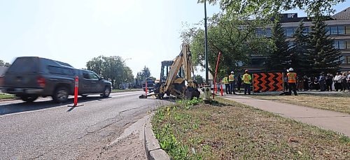 Traffic moves down 18th Street outside Brandon University as Manitoba Premier Wab Kinew and Transportation and Infrasturcture Minister Lisa Naylor hold a press conference on Tuesday at noon announcing $9.7 million in funding to resurface the roadway between Rosser Avenue and Aberdeen Avenue. (Matt Goerzen/The Brandon Sun) 