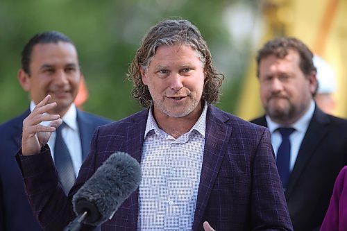 Brandon Mayor Jeff Fawcett addresses a small crowd on the grounds of Brandon Univeristy just off 18th Street on Tuesday at noon, during a press conference announcing $9.7 million to resurfance 18th Street, with Manitoba Premier Wab Kinew at right, Brandon East MLA Glen Simard, left, and Transportation and Infrastructure Minister Lisa Naylor, who is not pictured. (Matt Goerzen/The Brandon Sun)