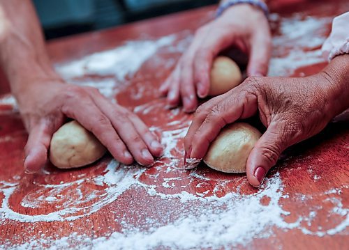 JOHN WOODS / WINNIPEG FREE PRESS
Dylan Gomez, his partner Rydell Enns, and his mother Liliana make some conchas in their kitchen in Winnipeg Tuesday, September 3, 2024. Gomez who learnt how to make the latin american sweet bread breakfast treat from his grandmother and mother sells the creations through his company Concha Craze.

Re: dave