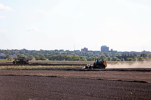 A bobcat levels soil on the outskirts of Brandon. (Connor McDowell/Brandon Sun)