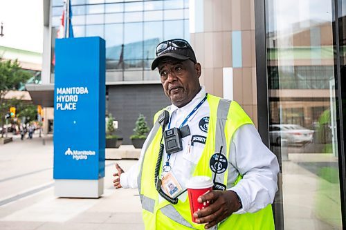 MIKAELA MACKENZIE / WINNIPEG FREE PRESS

Downtown security worker Abdi Nooh talks about trash near the Manitoba Hydro building on Wednesday, Sept. 4, 2024. 

For Malak story.
Winnipeg Free Press 2024