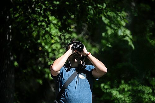 MIKAELA MACKENZIE / WINNIPEG FREE PRESS

Co-founder Justin Rasmussen leads the University of Manitoba Indigenous Birding Club on their weekly birding walk on Friday, Aug. 30, 2024. 

For Eva story.
Winnipeg Free Press 2024