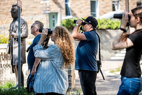 MIKAELA MACKENZIE / WINNIPEG FREE PRESS

Co-founder Justin Rasmussen (centre) checks out bald eagles during the University of Manitoba Indigenous Birding Club&#x573; weekly birding walk on Friday, Aug. 30, 2024. 

For Eva story.
Winnipeg Free Press 2024