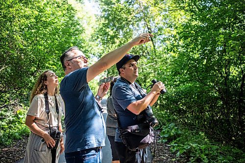 MIKAELA MACKENZIE / WINNIPEG FREE PRESS

Ashley Huot (left), Lyle Ford, and Justin Rasmussen spot birds during the University of Manitoba Indigenous Birding Club&#x573; weekly birding walk on Friday, Aug. 30, 2024. 

For Eva story.
Winnipeg Free Press 2024