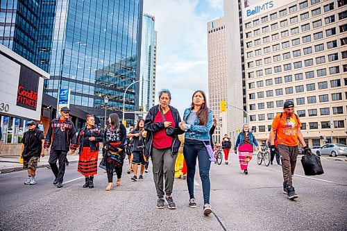 NIC ADAM / FREE PRESS
Lori Bateman (centre left) and protesters march to the WPS headquarters after shutting down the intersection at Portage and Main early Wednesday afternoon after Tammy Bateman, an Indigenous woman, was struck and killed by a police vehicle at a homeless encampment.
240904 - Wednesday, September 04, 2024.

Reporter: Nicole