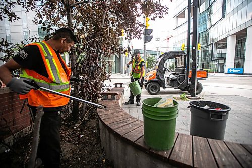 MIKAELA MACKENZIE / WINNIPEG FREE PRESS

Downtown Winnipeg BIZ Enviro Team members Jeremy Roulette (left) and Jim Main clean trash up at the corner of Carlton and Graham on Wednesday, Sept. 4, 2024. 

For Malak story.
Winnipeg Free Press 2024