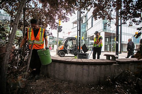 MIKAELA MACKENZIE / WINNIPEG FREE PRESS

Downtown Winnipeg BIZ Enviro Team members Jeremy Roulette (left) and Jim Main clean trash up at the corner of Carlton and Graham on Wednesday, Sept. 4, 2024. 

For Malak story.
Winnipeg Free Press 2024