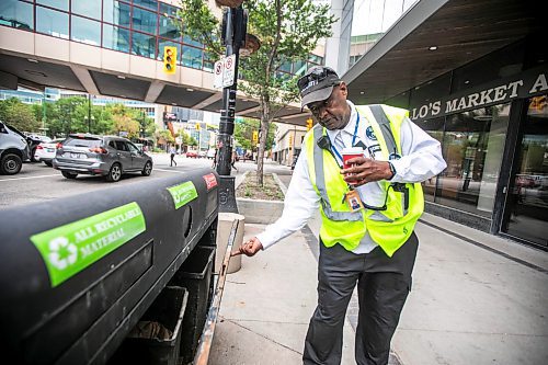 MIKAELA MACKENZIE / WINNIPEG FREE PRESS

Downtown security worker Abdi Nooh points out problematic trash bins, where garbage is often strewn about, near the Manitoba Hydro building on Wednesday, Sept. 4, 2024. 

For Malak story.
Winnipeg Free Press 2024