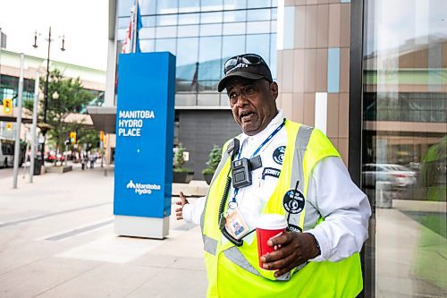 MIKAELA MACKENZIE / WINNIPEG FREE PRESS

Downtown security worker Abdi Nooh talks about trash near the Manitoba Hydro building on Wednesday, Sept. 4, 2024. 

For Malak story.
Winnipeg Free Press 2024