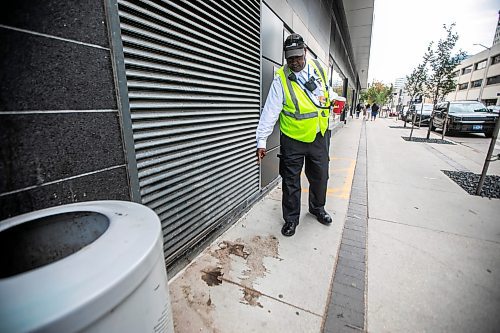 MIKAELA MACKENZIE / WINNIPEG FREE PRESS

Downtown security worker Abdi Nooh points out pee marks on the sidewalk near the Manitoba Hydro building on Wednesday, Sept. 4, 2024. 

For Malak story.
Winnipeg Free Press 2024