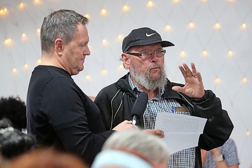 A member of the audience questions Brandon Mayor Jeff Fawcett about 15-minute cities and the coming adoption of the Brandon City Plan during a town hall held at The Backyard on Aberdeen late Thursday afternoon. (Matt Goerzen/The Brandon Sun)