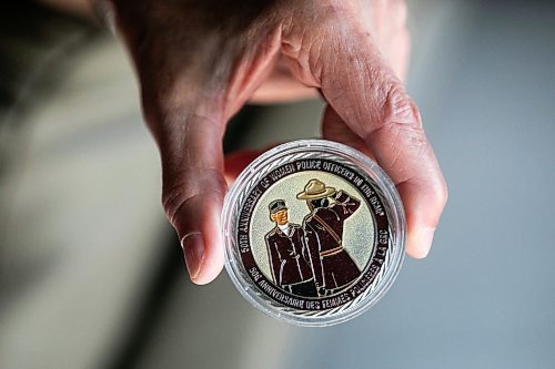 MIKAELA MACKENZIE / WINNIPEG FREE PRESS

Carol Briggs, one of the first female RCMP officers, shows a commemorative coin on Friday, Aug. 30, 2024. The RCMP is celebrating 50 years since the first female RCMP officers graduated from their program.

For Jura story.
Winnipeg Free Press 2024