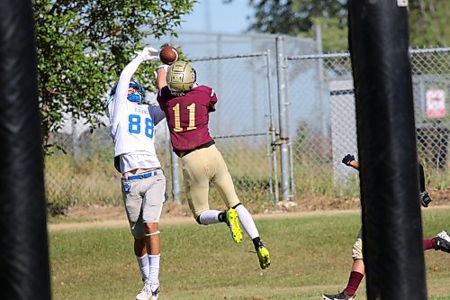 Crocus Plainsmen safety Simon Leckie deflects a pass intended for Oak Park Raiders Nathan Esch to save a touchdown in their Winnipeg High School Football League game at Crocus on Friday. (Thomas Friesen/The Brandon Sun)