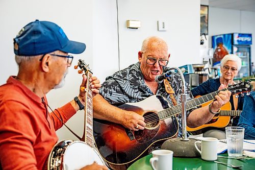 NIC ADAM / FREE PRESS
Harry McKay plays his guitar at lively bluegrass jam Friday morning in the Lake Trail Family Restaurant in Anola, MB.
240906 - Friday, September 06, 2024.

Reporter: ?