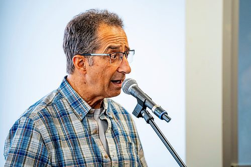 NIC ADAM / FREE PRESS
Mike Mitchell, from Victoria BC, plays the Harmonica at a lively bluegrass jam Friday morning in the Lake Trail Family Restaurant in Anola, MB.
240906 - Friday, September 06, 2024.

Reporter: ?