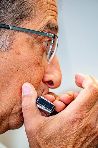 NIC ADAM / FREE PRESS
Mike Mitchell, from Victoria BC, plays the Harmonica at a lively bluegrass jam Friday morning in the Lake Trail Family Restaurant in Anola, MB.
240906 - Friday, September 06, 2024.

Reporter: ?