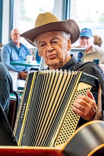 NIC ADAM / FREE PRESS
Frank Epp plays the accordion at a lively bluegrass jam Friday morning in the Lake Trail Family Restaurant in Anola, MB.
240906 - Friday, September 06, 2024.

Reporter: ?