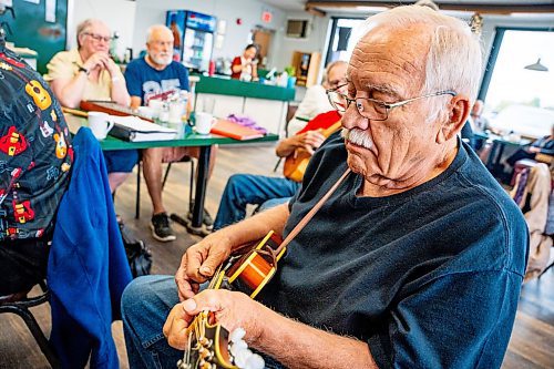 NIC ADAM / FREE PRESS
Peter Doerksen plays the mandolin at a lively bluegrass jam Friday morning in the Lake Trail Family Restaurant in Anola, MB.
240906 - Friday, September 06, 2024.

Reporter: ?